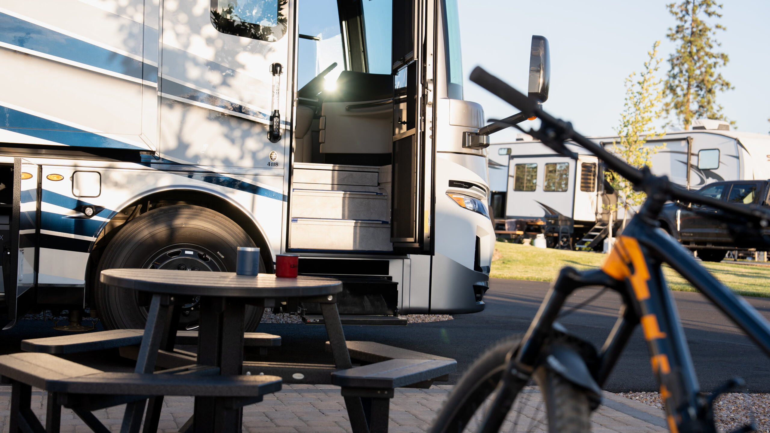 Read more about the article 5 Keys to Home on the Road – Luxury RV for Business