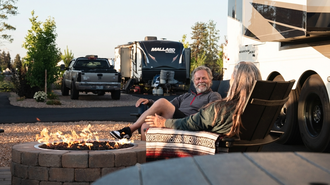 Read more about the article 7 Ways the Luxury RV Lifestyle Changes How You Entertain, Host, and Travel