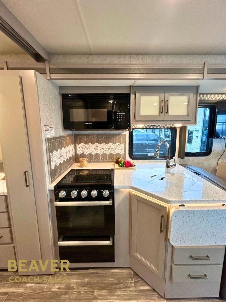 2022 Thor Motor Coach Hurricane CLASS A