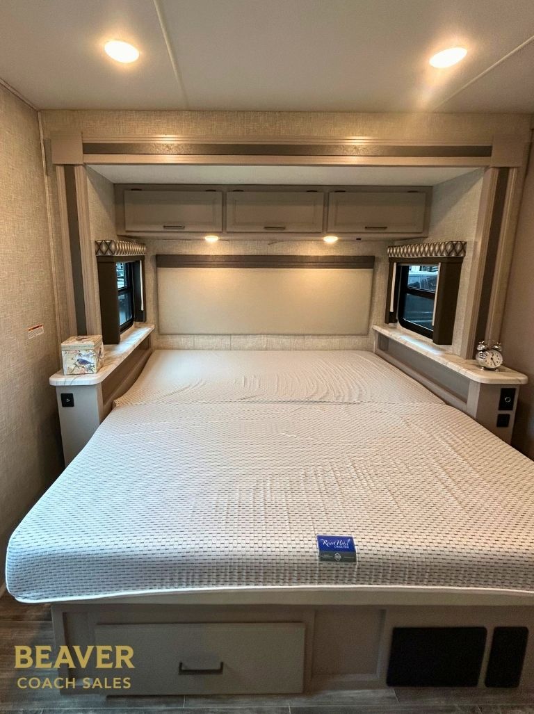 2022 Thor Motor Coach Hurricane CLASS A