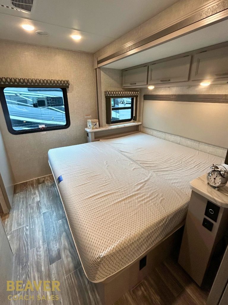 2022 Thor Motor Coach Hurricane CLASS A