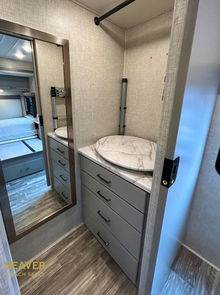 2022 Thor Motor Coach Hurricane CLASS A