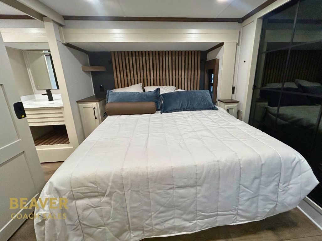 2027 FOREST RIVER RIVERSTONE FIFTH WHEEL
